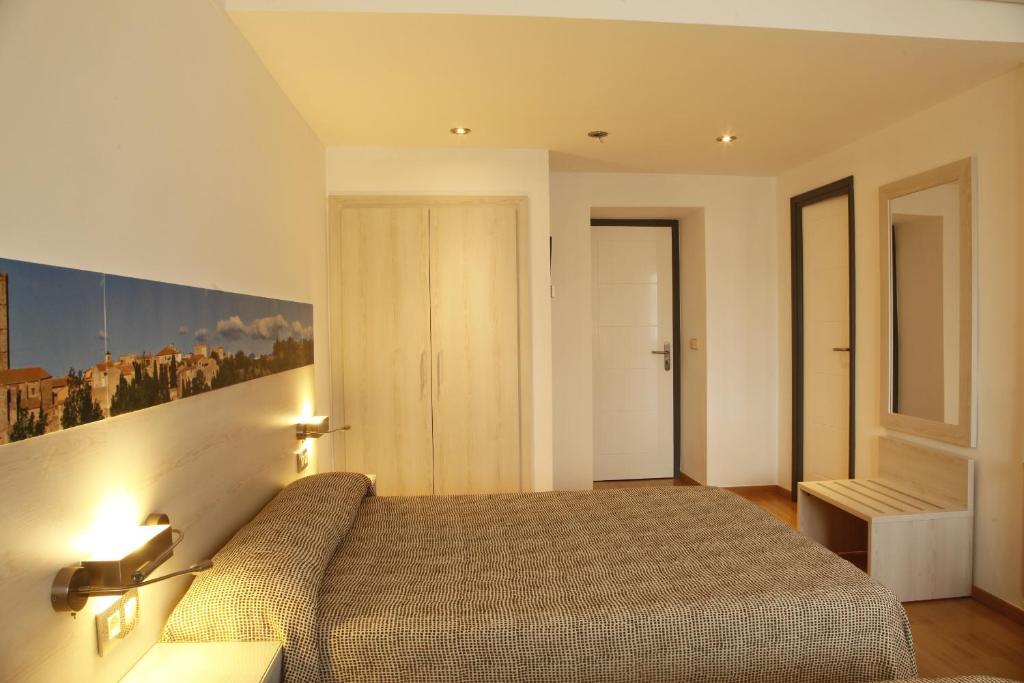 Hotel Canet Castelló d'Empúries Habitación foto